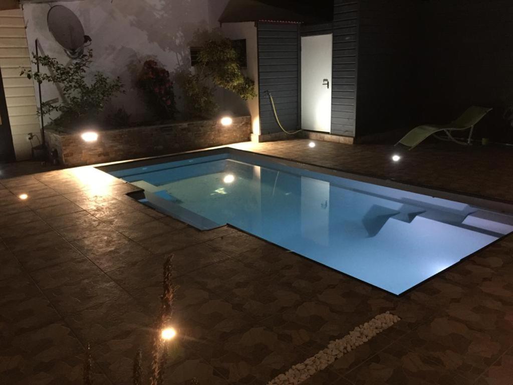 Nicole Residence Avec Piscine Chauffee & Jacuzzi Saint-André Exterior foto
