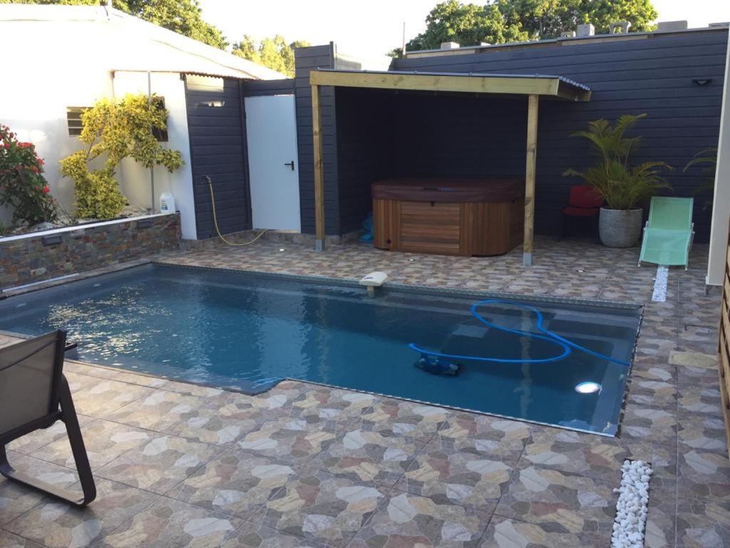 Nicole Residence Avec Piscine Chauffee & Jacuzzi Saint-André Exterior foto