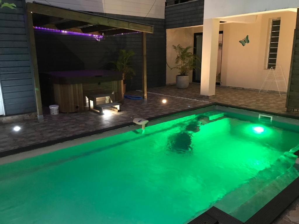 Nicole Residence Avec Piscine Chauffee & Jacuzzi Saint-André Exterior foto